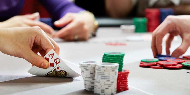 Quy tắc cơ bản bạn cần biết khi tham gia chơi Poker Hello88